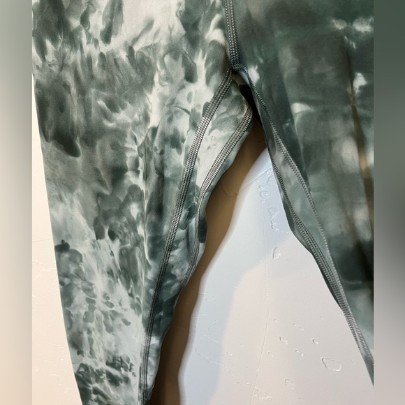 Lululemon Align High Rise Smoke Spruce Green Tie-Dye Leggings Size 6 - Picture 6 of 10